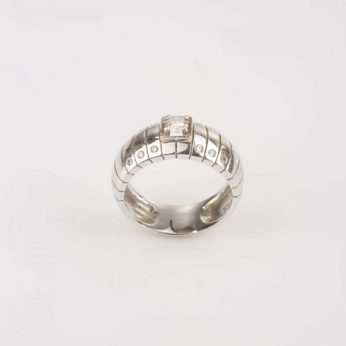 White Gold Diamonds Ring - Image 2