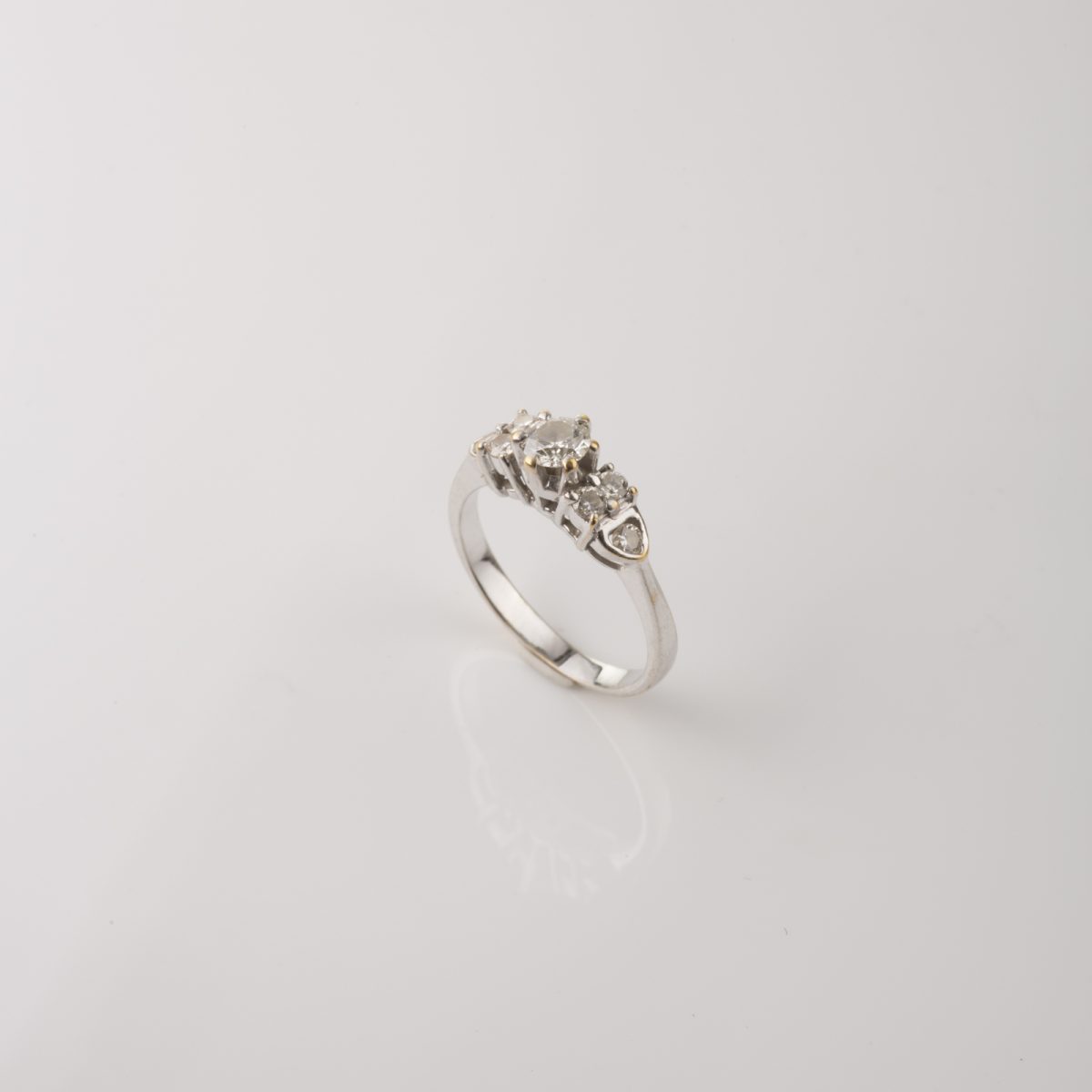 White Gold Diamonds Ring