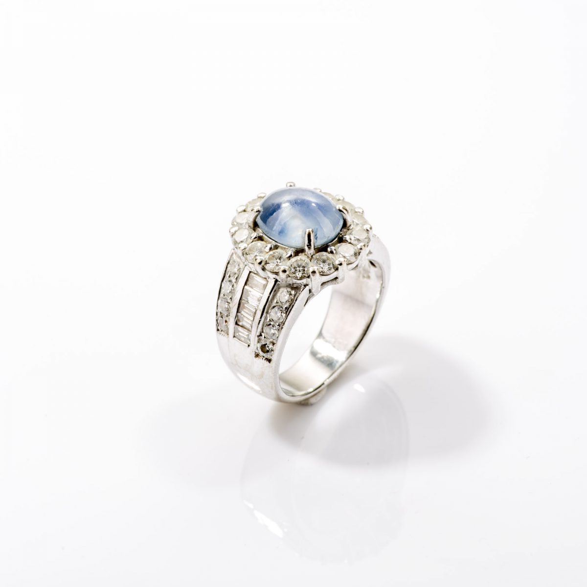 White Gold Diamonds and Sapphire Ring - Image 3