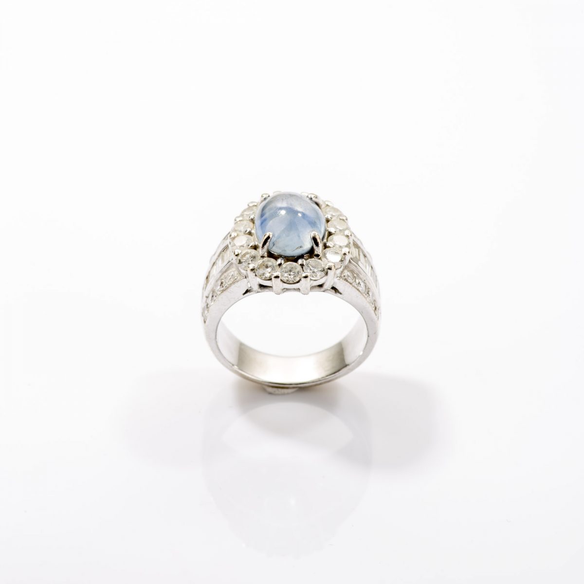 White Gold Diamonds and Sapphire Ring - Image 4