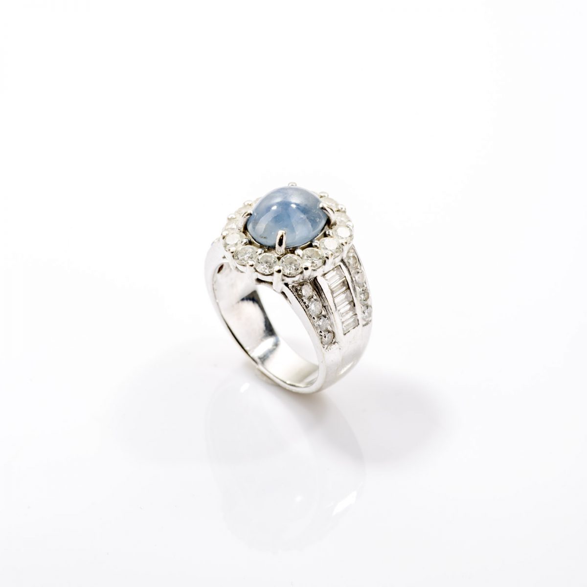 White Gold Diamonds and Sapphire Ring
