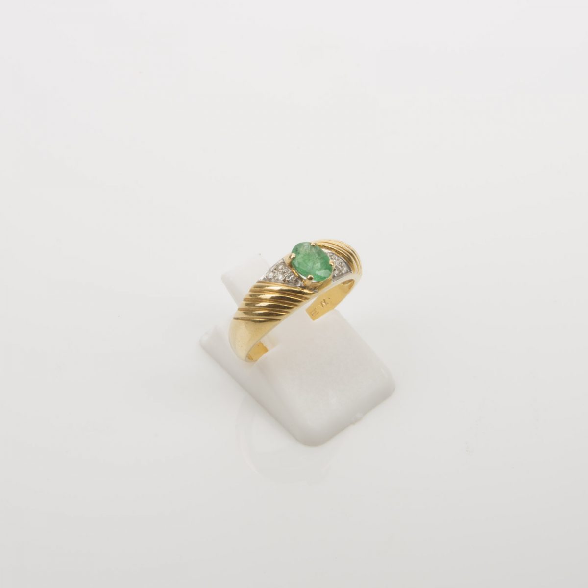 Gold Diamonds Ring with Emerald - Image 4