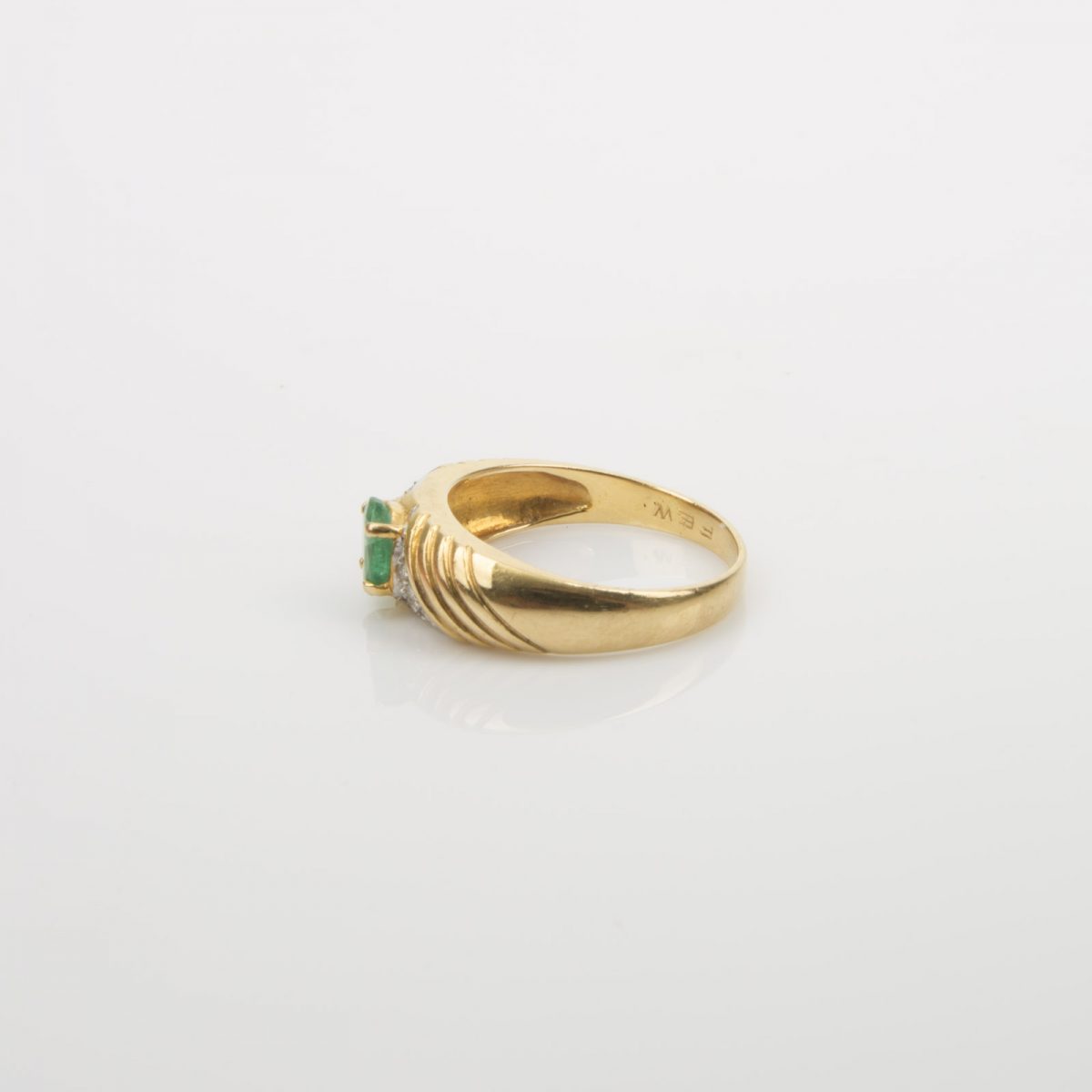 Gold Diamonds Ring with Emerald - Image 2