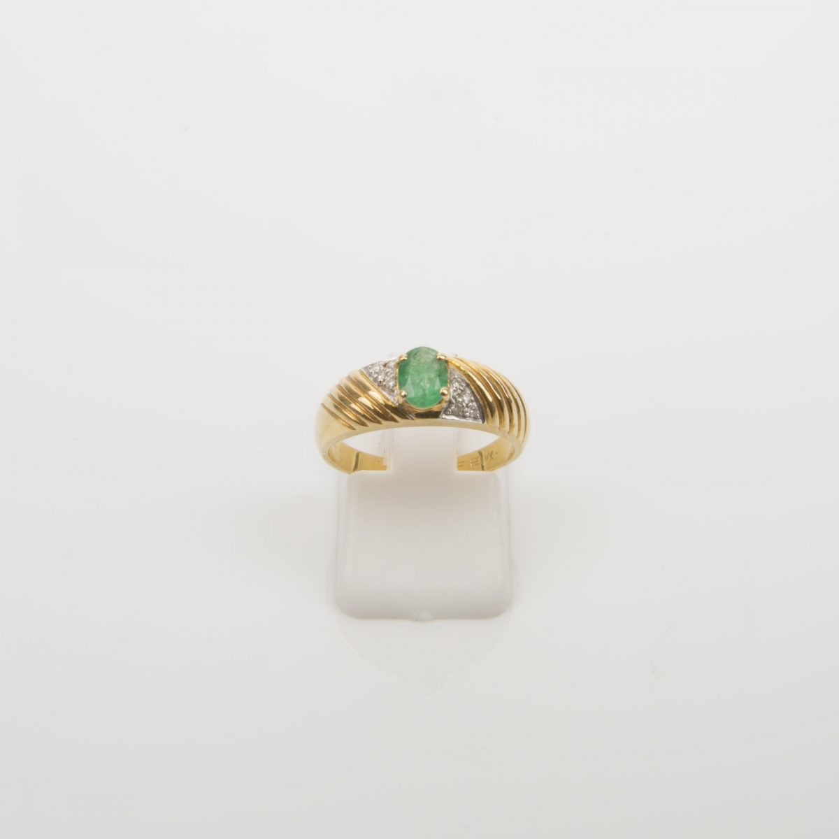Gold Diamonds Ring with Emerald - Image 10