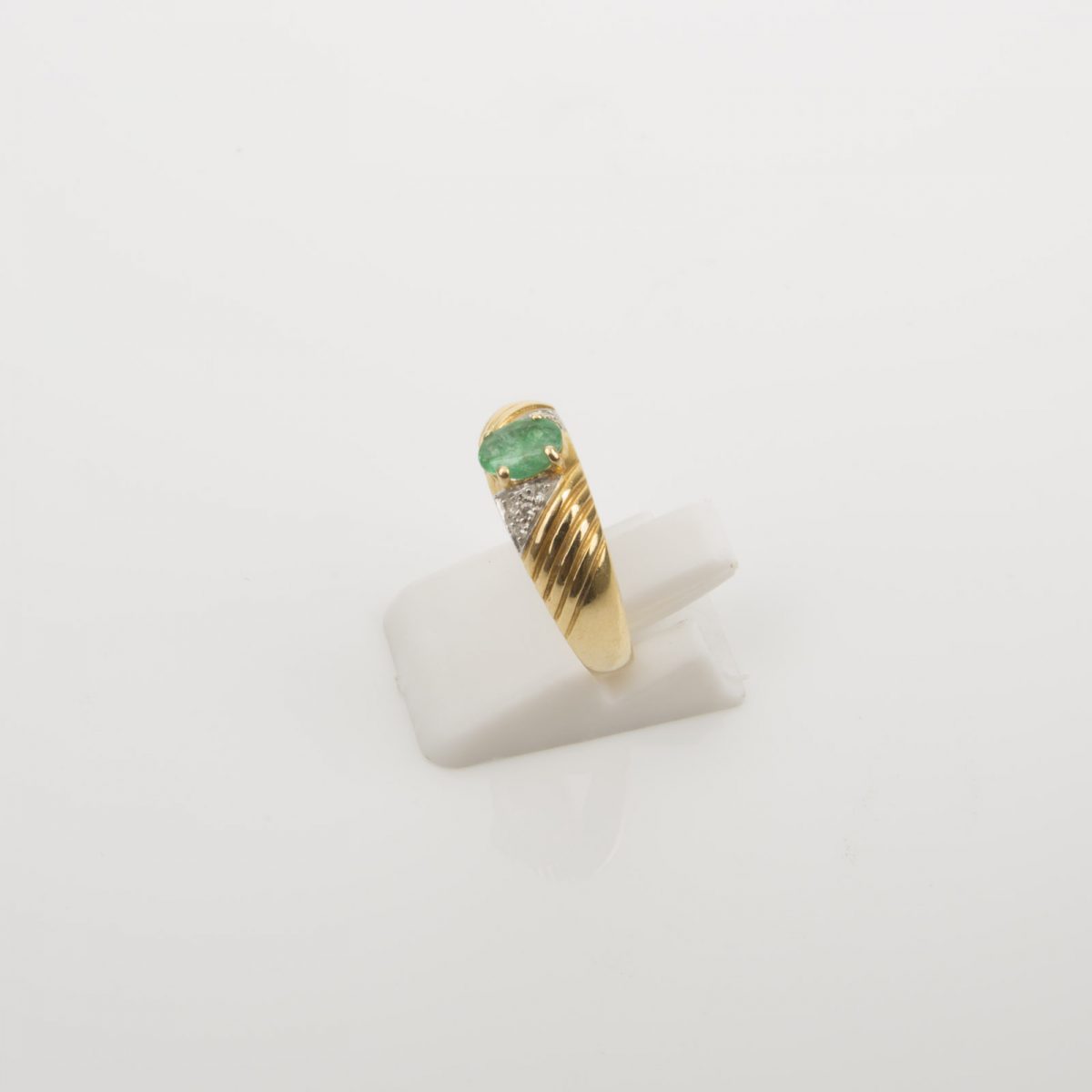 Gold Diamonds Ring with Emerald - Image 9