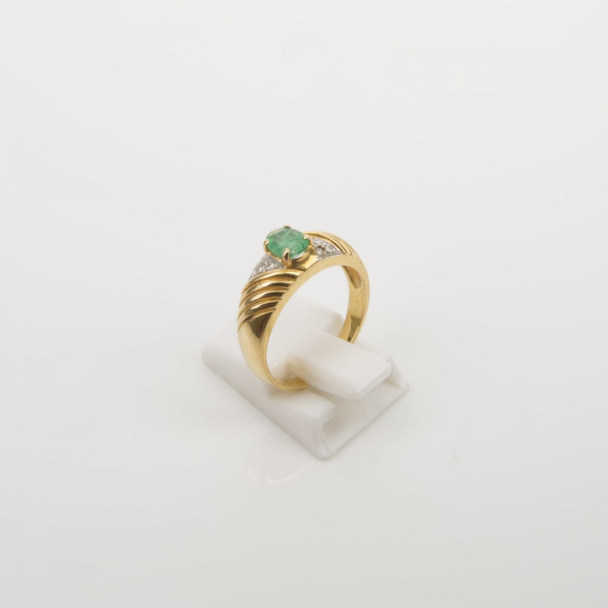 Gold Diamonds Ring with Emerald - Image 8