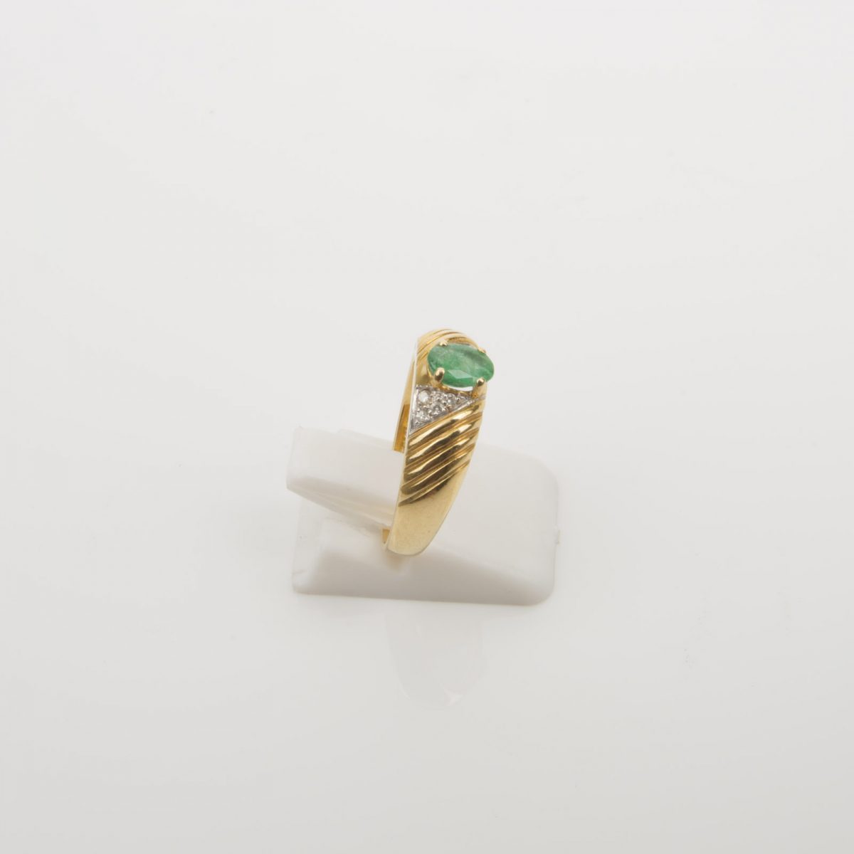 Gold Diamonds Ring with Emerald - Image 5
