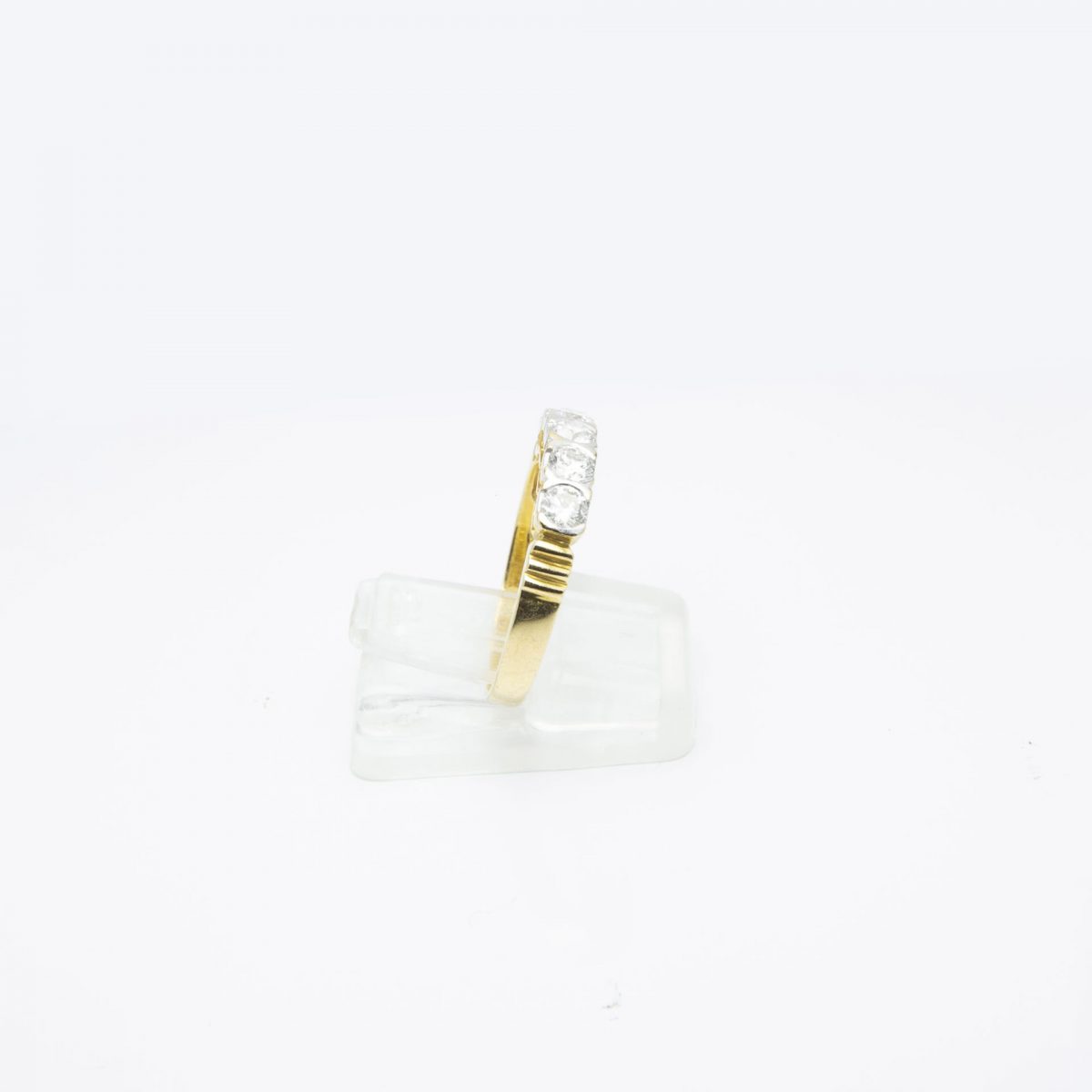 18K Gold Ring with Diamonds - Image 9