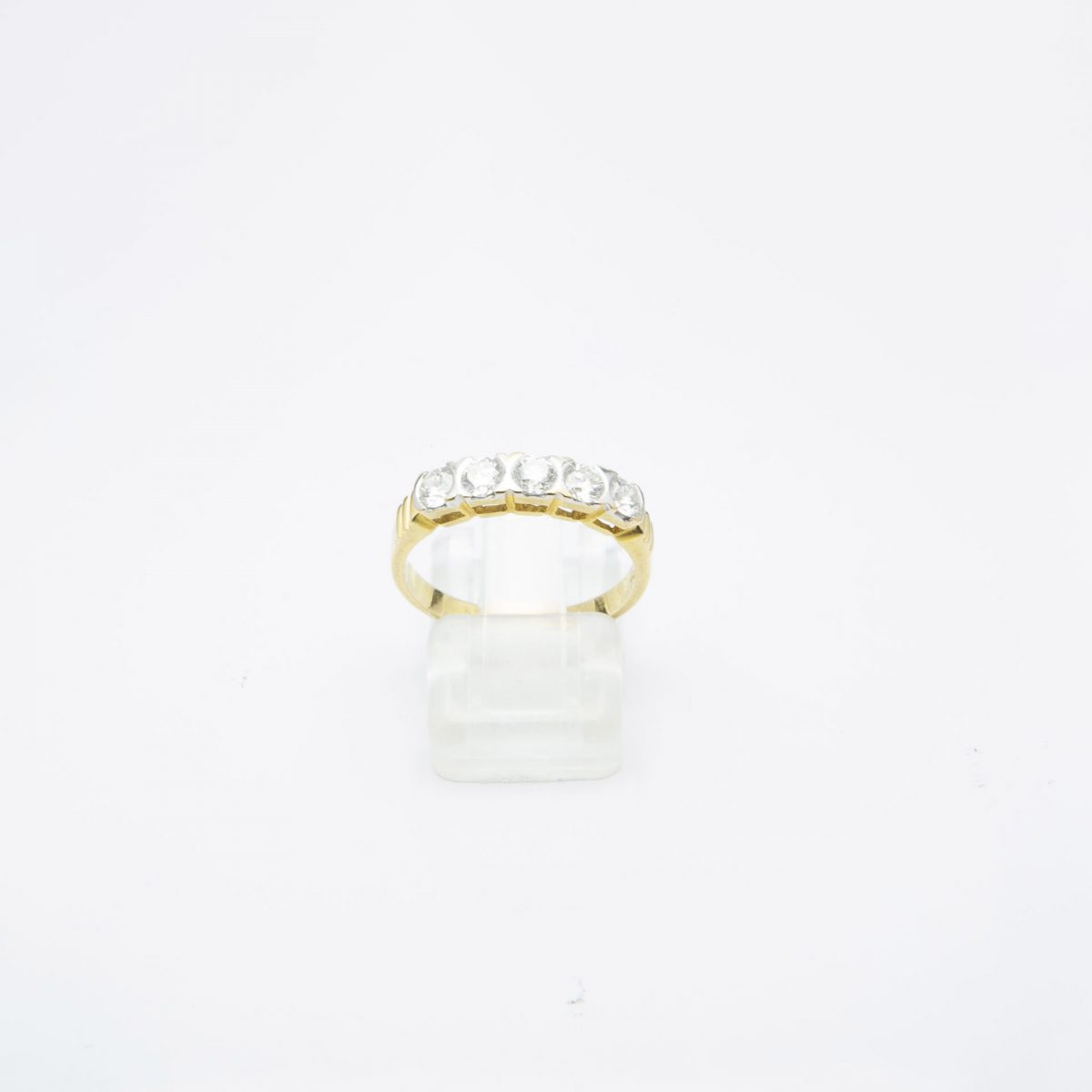 18K Gold Ring with Diamonds - Image 3