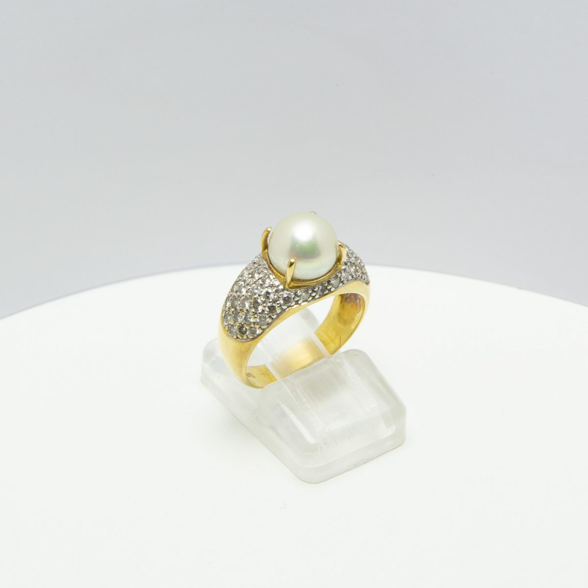 Gold Diamonds Ring with Pearl - Image 7