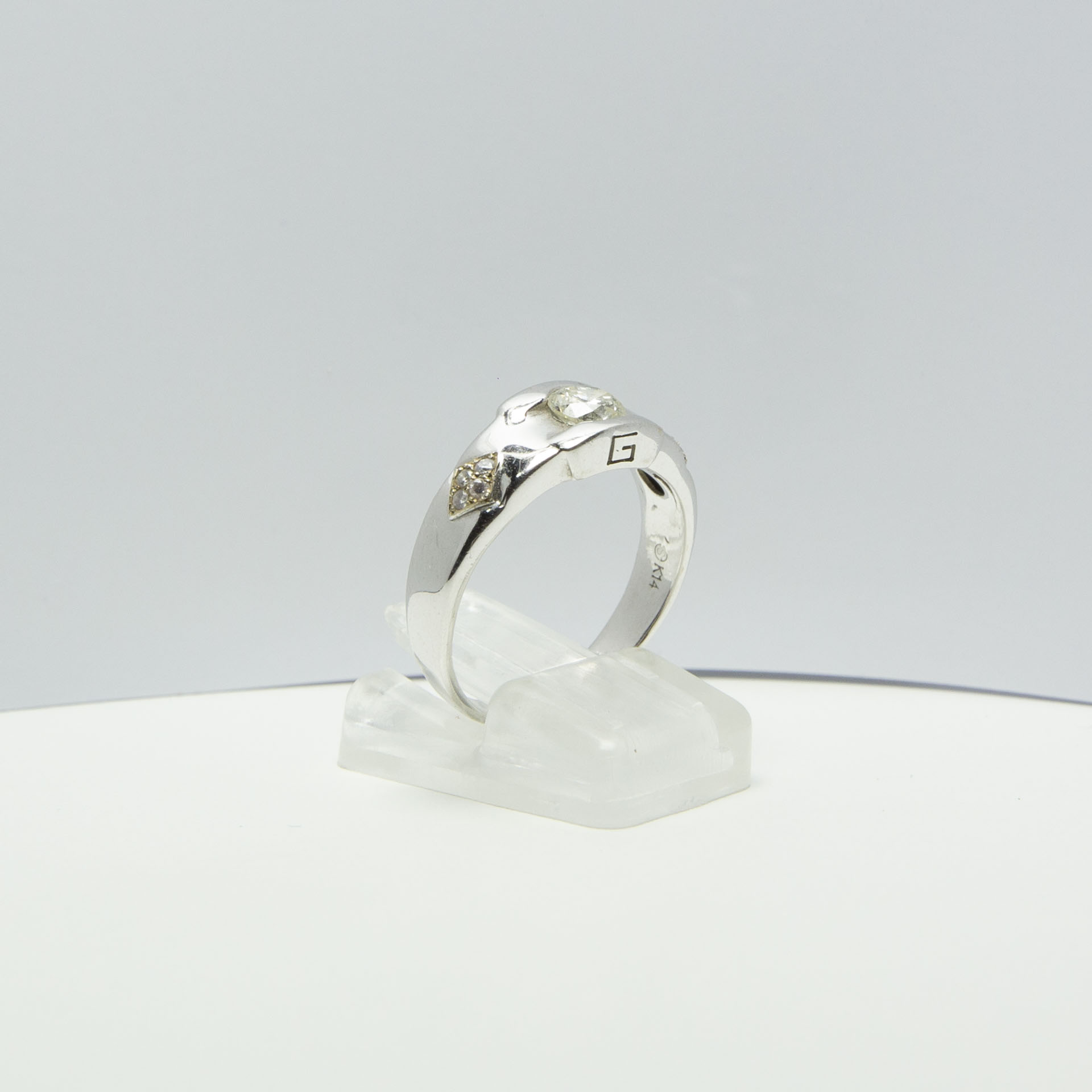 แหวนทองคำขาว 14K ประดับเพชร - Image 8