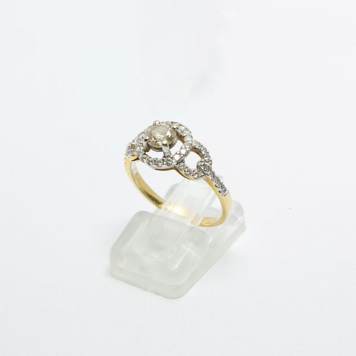 18K Gold Ring with Diamonds - Image 10