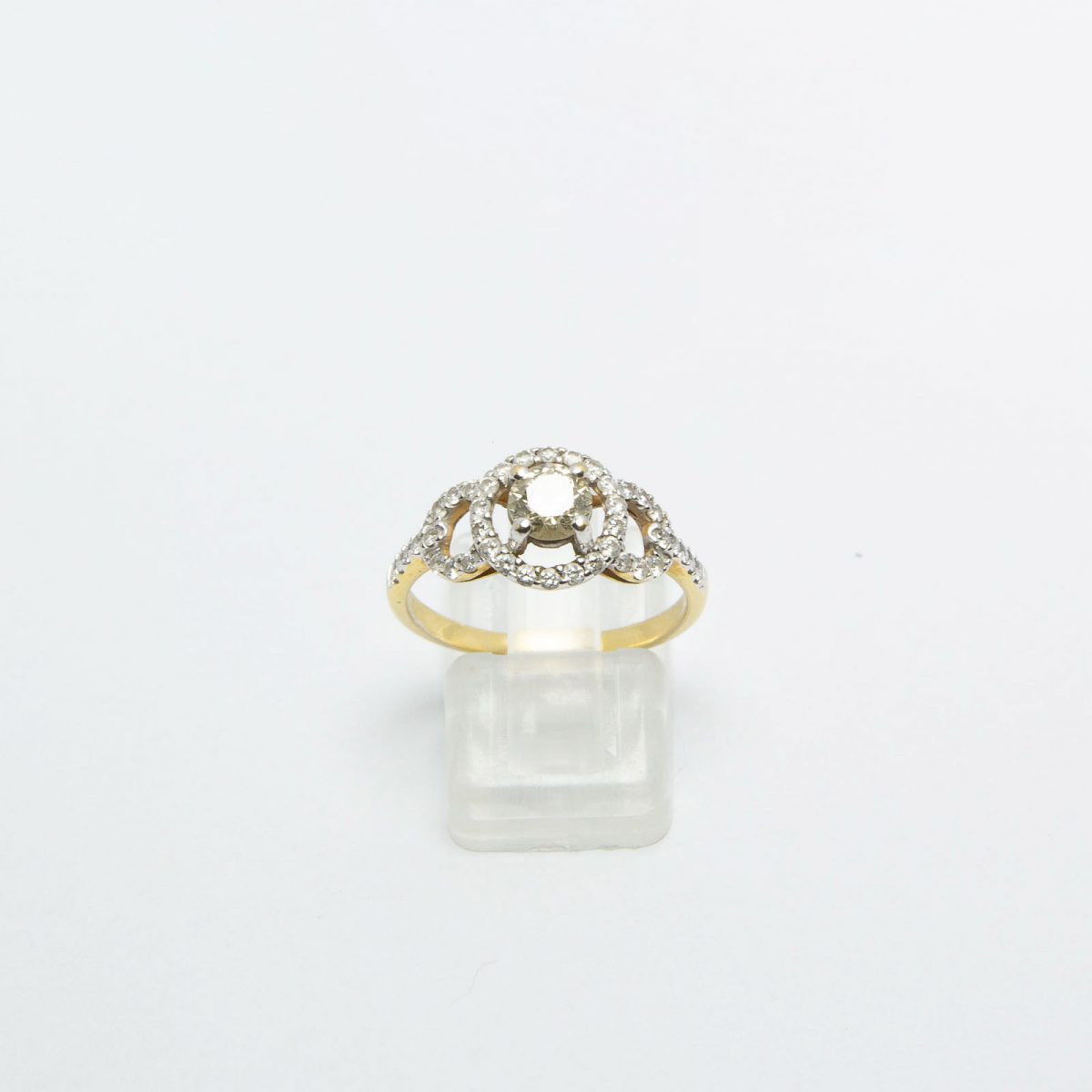 18K Gold Ring with Diamonds - Image 2