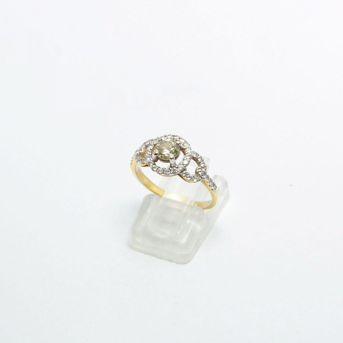 18K Gold Ring with Diamonds - Image 3